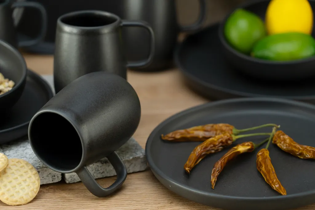 CreaTable 22978 Kombiservice Uno BLACK Für 4 Personen, Steinzeug, Schwarz (1 Set, 16-teilig) 4 CreaTable 22978 Kombiservice Uno BLACK Für 4 Personen, Steinzeug, Schwarz (1 Set, 16-teilig) – Bild 2