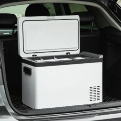 Outsunny Kühlbox Auto 30L Mit LCD-Anzeige Kompressor Autokühlschrank Elektrisch Boot Camper Reisen 12/24V DC Und 110-240V AC Weiß -Küchenbedarf Laden 04ec4bcf384a8d988ca6823badff4f17