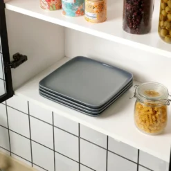 LOVECASA Tafelservice, 4-tlg Set Quadratische Speiseteller Aus Steingut, Flachteller, Frühstücksteller Für 4 Personen, Grau 21 LOVECASA Tafelservice, 4-tlg Set Quadratische Speiseteller Aus Steingut, Flachteller, Frühstücksteller Für 4 Personen, Grau -Küchenbedarf Laden 1a8460c68750a18e0fb6dcb4d8ad385e