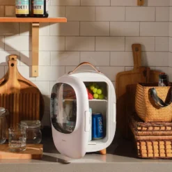 Baseus Mini Beauty Kühlschrank Für Kosmetik Reisekühlschrank Mit Heizung 8l 220V EU / 12V Weiß -Küchenbedarf Laden 388415b6e9ff2f90cacfe0f6c56312d8