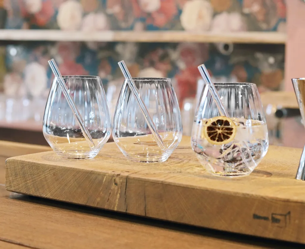 Nachtmann Tastes Good Vorteilsset 4 Gin Tonic Gläser + 4 Glastrinkhalme + Reinigungsbürste 9 Nachtmann Tastes Good Vorteilsset 4 Gin Tonic Gläser + 4 Glastrinkhalme + Reinigungsbürste – Bild 7