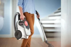 Philips Beutelloser Staubsauger 2000 Series, SuperClean Luftfilter, PowerCyclone 4, 850W, Weiß (XB2142/09) -Küchenbedarf Laden a5e464a4f92b5429fda0b168ccbb2f84