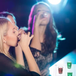 Relaxdays Tic Tac Toe Trinkspiel XL -Küchenbedarf Laden d36563ff6f226b0c5911e902414cd3ad