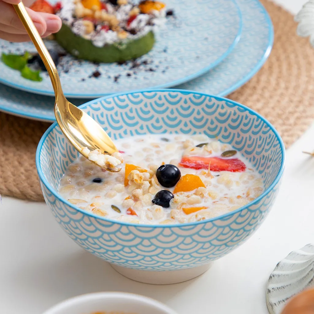 Vancasso Natsuki 16-teilig Porzellan Kombiservice, Mit Je 4 Speiseteller Ø 27 Cm, Dessertteller Ø 21,5 Cm, Müslischalen Ø 15,2 Cm Und Kaffeebecher 380 Ml 7 Vancasso Natsuki 16-teilig Porzellan Kombiservice, Mit Je 4 Speiseteller Ø 27 Cm, Dessertteller Ø 21,5 Cm, Müslischalen Ø 15,2 Cm Und Kaffeebecher 380 Ml – Bild 5