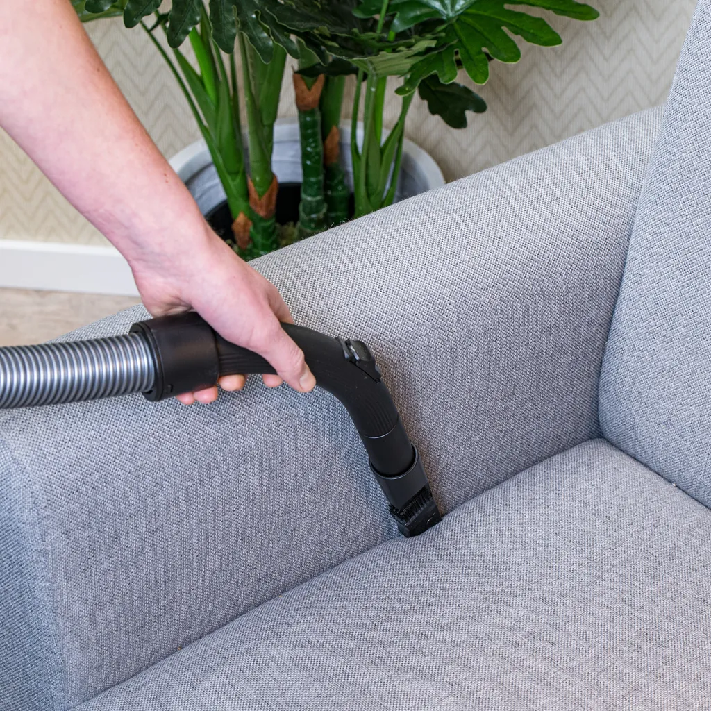 Dirt Devil Staubsauger Ohne Beutel - DD2504 - 700W - HEPA 12 Filter - 9M Reichweite - Mit Combibrush, Versenkter Bürste Und Parkettbürste - 4,9KG - Staubsammelbox 2,7L - Weiß 9 Dirt Devil Staubsauger Ohne Beutel - DD2504 - 700W - HEPA 12 Filter - 9M Reichweite - Mit Combibrush, Versenkter Bürste Und Parkettbürste - 4,9KG - Staubsammelbox 2,7L - Weiß – Bild 7